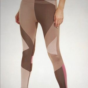 NWT Nike Sculpt Seamless Tight